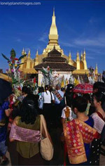 Crowds Celebrating Festival, That Luang, Luang Prabang / Image by Joe Cummings